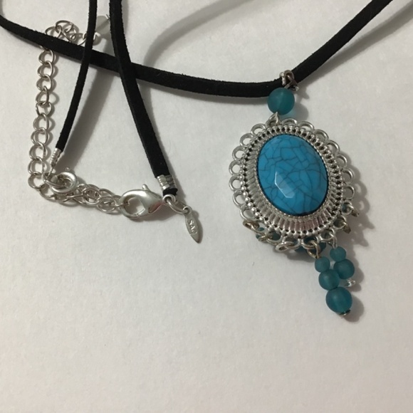 Turquoise Silver Tone Necklace Suede band Earrings - Picture 4 of 8